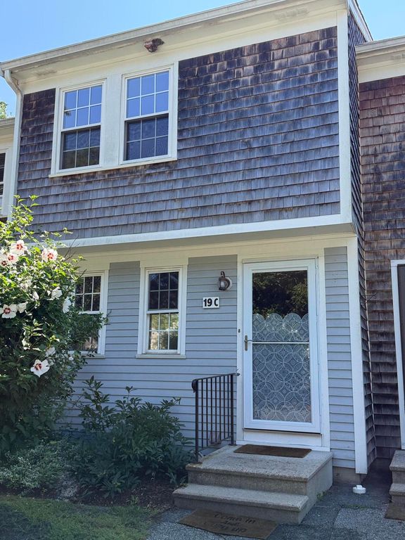300 Falmouth Road APT 19C, Mashpee, MA 02649