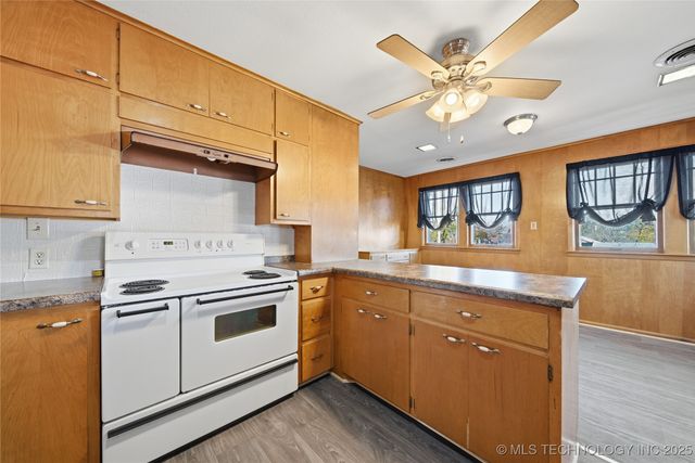 352 N Pine Street, Nowata, OK 74048