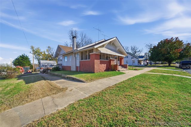 352 N Pine Street, Nowata, OK 74048