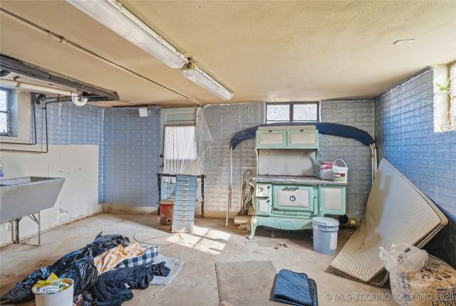 352 N Pine Street, Nowata, OK 74048