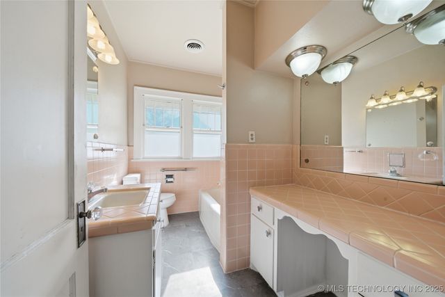 352 N Pine Street, Nowata, OK 74048