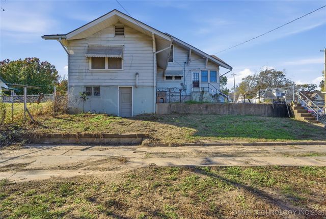 352 N Pine Street, Nowata, OK 74048