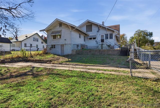 352 N Pine Street, Nowata, OK 74048