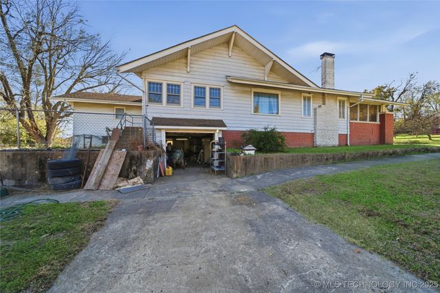 352 N Pine Street, Nowata, OK 74048