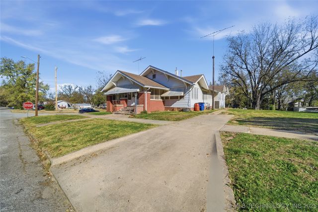 352 N Pine Street, Nowata, OK 74048