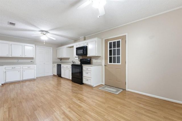 221 S Presidential Circle, Lake Charles, LA 70611