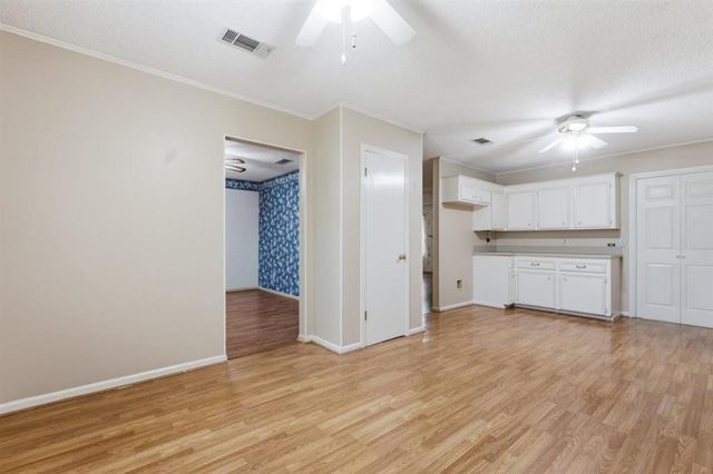 221 S Presidential Circle, Lake Charles, LA 70611