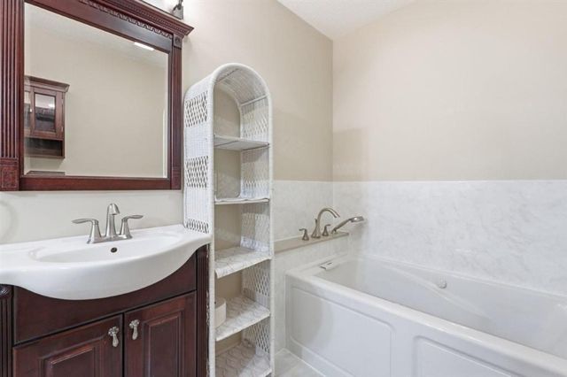 221 S Presidential Circle, Lake Charles, LA 70611
