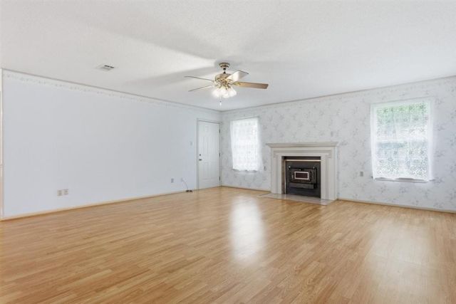221 S Presidential Circle, Lake Charles, LA 70611