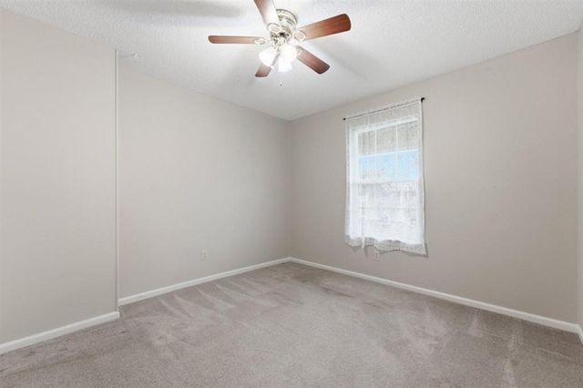 221 S Presidential Circle, Lake Charles, LA 70611