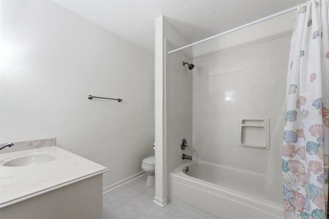 221 S Presidential Circle, Lake Charles, LA 70611