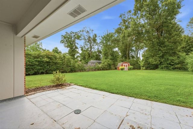 221 S Presidential Circle, Lake Charles, LA 70611