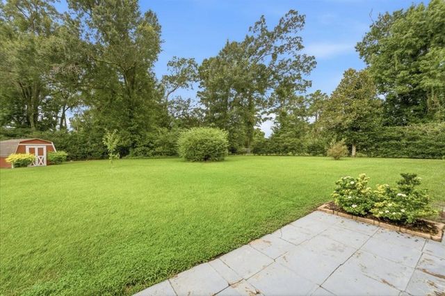221 S Presidential Circle, Lake Charles, LA 70611