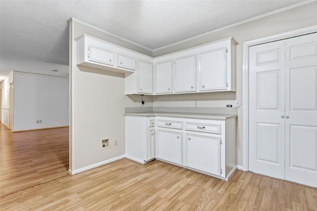221 S Presidential Circle, Lake Charles, LA 70611