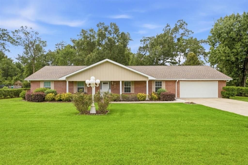 221 S Presidential Circle, Lake Charles, LA 70611