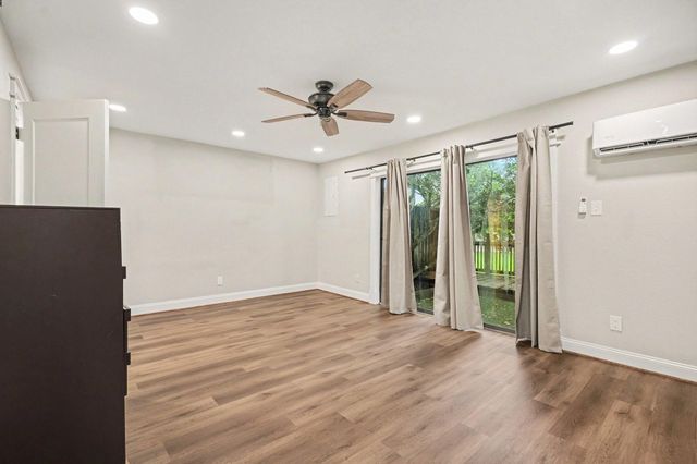 18242 Lakeside Lane, Houston, TX 77058