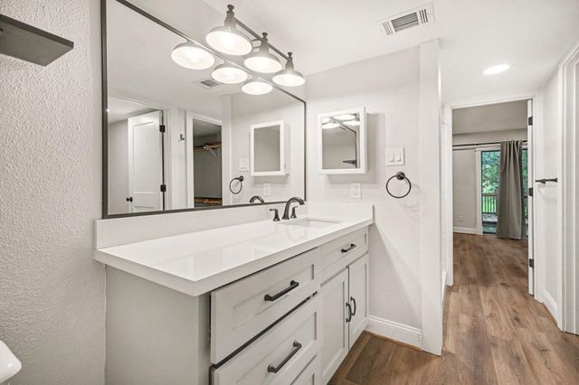 18242 Lakeside Lane, Houston, TX 77058