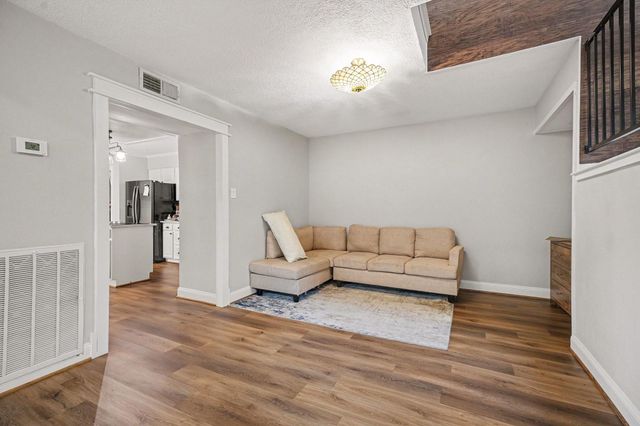 18242 Lakeside Lane, Houston, TX 77058