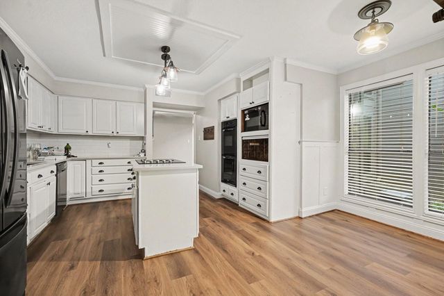 18242 Lakeside Lane, Houston, TX 77058
