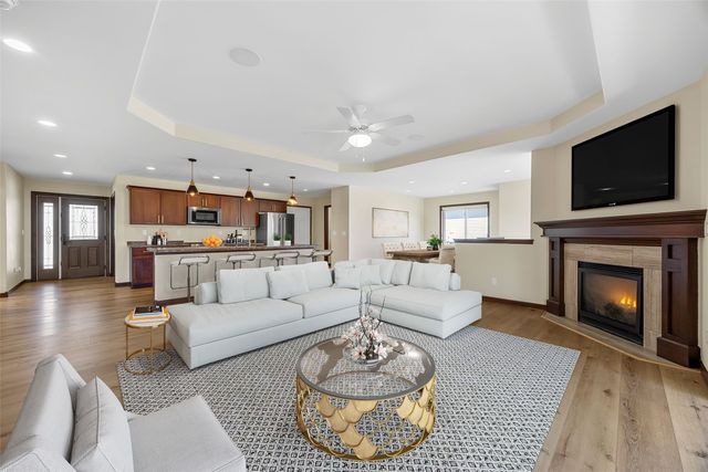 3965 Peridot Dr, Marion, IA 52302