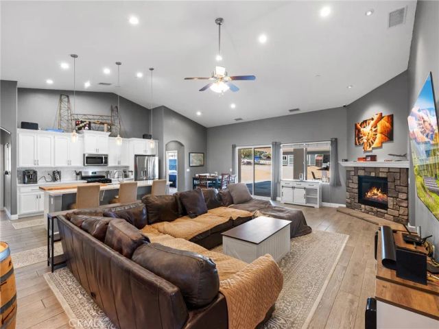 18630 Plumas Street, Hesperia, CA 92345