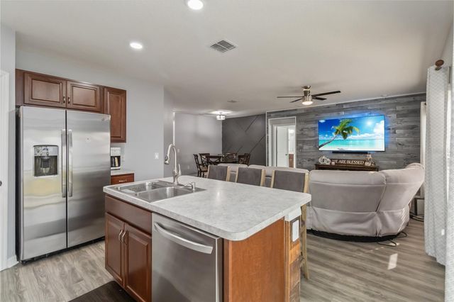 410 KESTREL DRIVE, Groveland, FL 34736