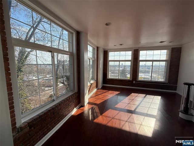 55 Westervelt Avenue, Hawthorne, NJ 07506