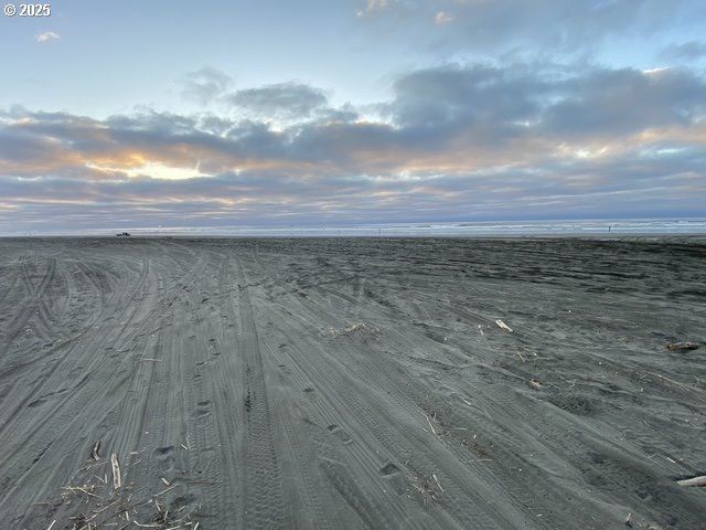 1204 37TH Pl, Seaview, WA 98644