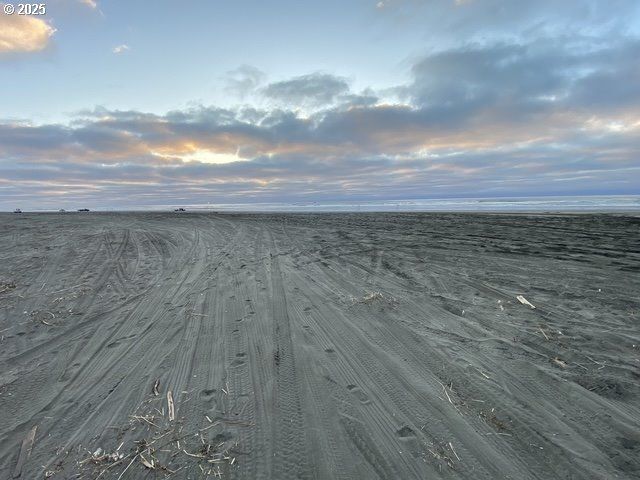 1204 37TH Pl, Seaview, WA 98644