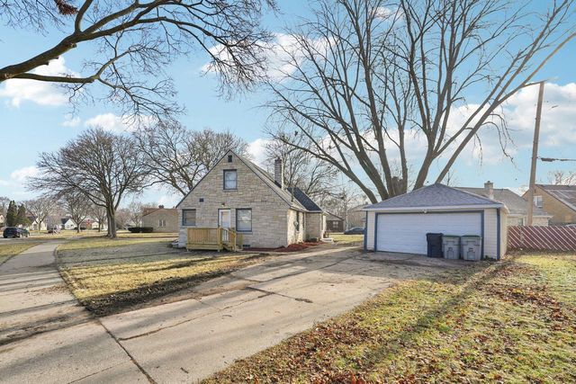 3880 N 58th BOULEVARD, Milwaukee, WI 53216