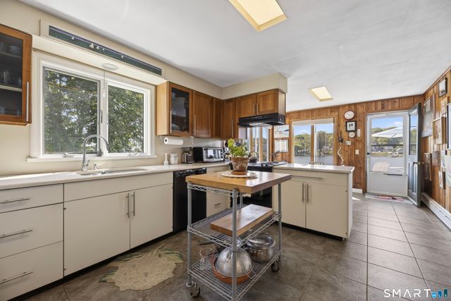 27 Wilbur Road, Stonington, CT 06378