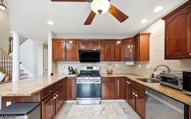 18 Clark Ct, Bernards Twp., NJ 07920