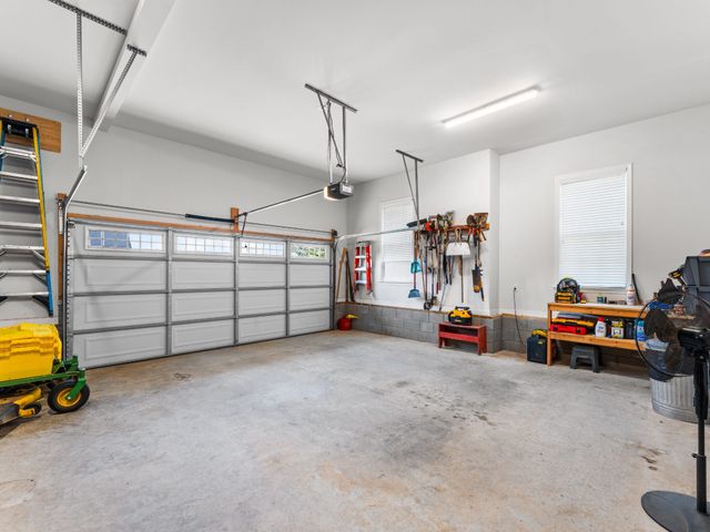4005 Pleasant Gate Ln, Columbia, TN 38401