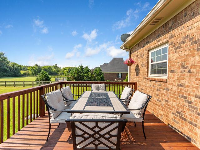 4005 Pleasant Gate Ln, Columbia, TN 38401