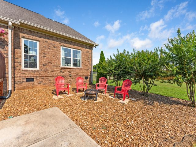 4005 Pleasant Gate Ln, Columbia, TN 38401