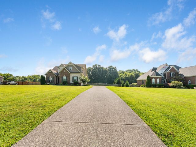 4005 Pleasant Gate Ln, Columbia, TN 38401