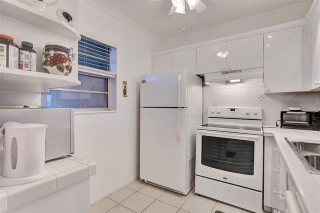 4706 NW 36th Street 409, Lauderdale Lakes, FL 33319