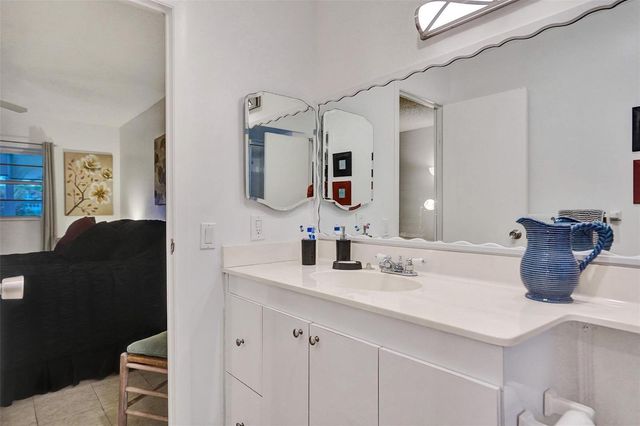4706 NW 36th Street 409, Lauderdale Lakes, FL 33319