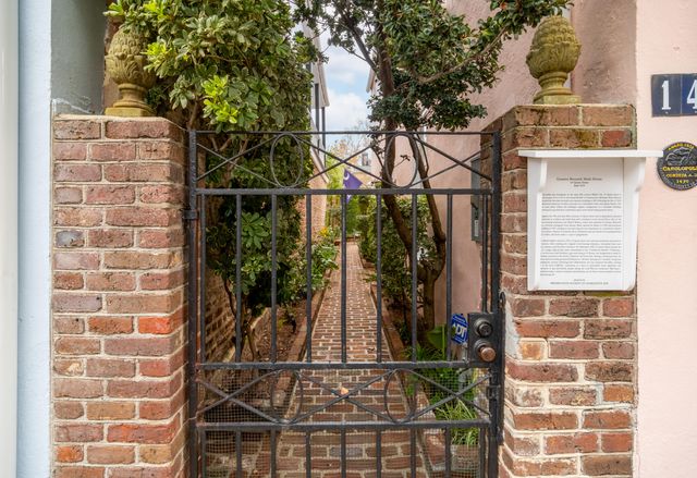 14 Queen Street, Charleston, SC 29401