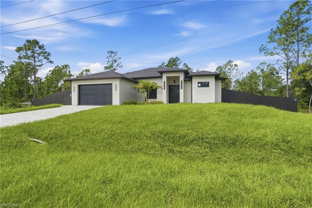 915 Lincoln AVE, LEHIGH ACRES, FL 33972 — photo 3