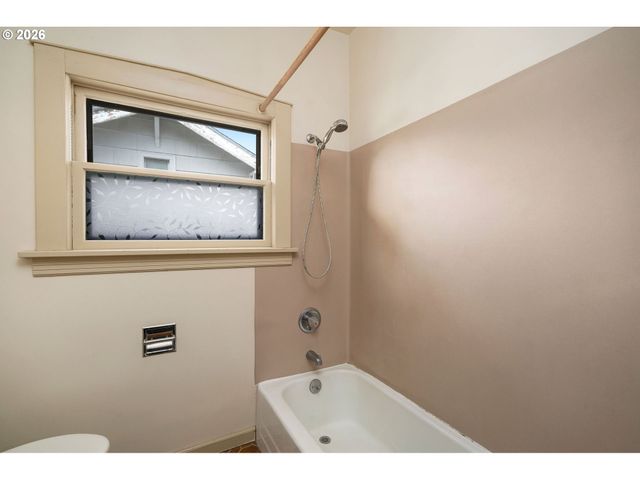 5914 Ne FLANDERS St, Portland, OR 97213