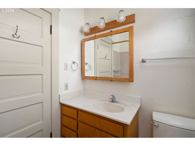 5914 Ne FLANDERS St, Portland, OR 97213