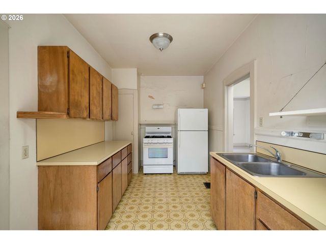 5914 Ne FLANDERS St, Portland, OR 97213