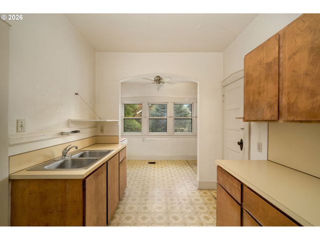 5914 Ne FLANDERS St, Portland, OR 97213