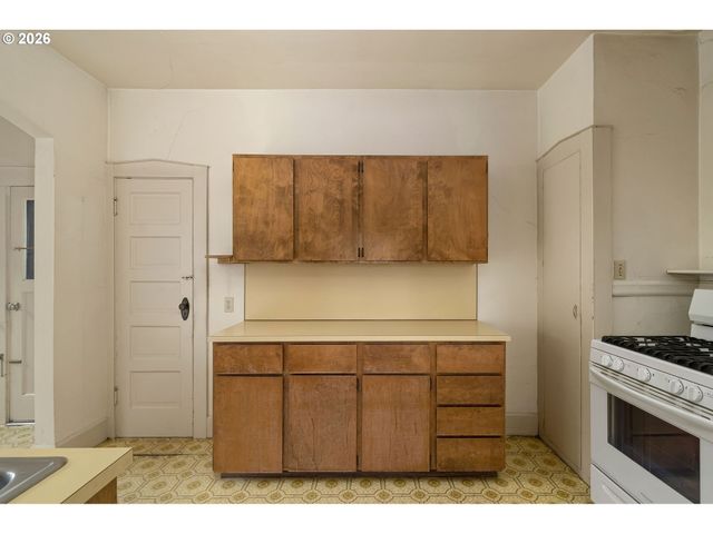 5914 Ne FLANDERS St, Portland, OR 97213
