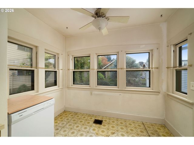 5914 Ne FLANDERS St, Portland, OR 97213