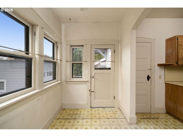 5914 Ne FLANDERS St, Portland, OR 97213