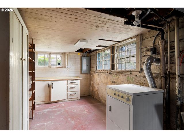 5914 Ne FLANDERS St, Portland, OR 97213
