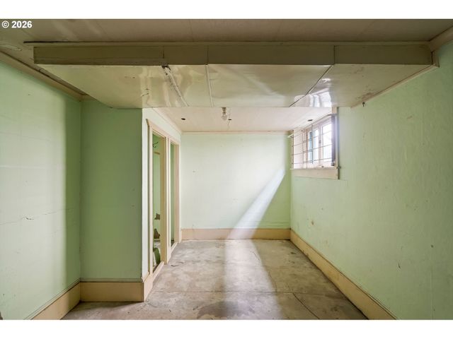 5914 Ne FLANDERS St, Portland, OR 97213