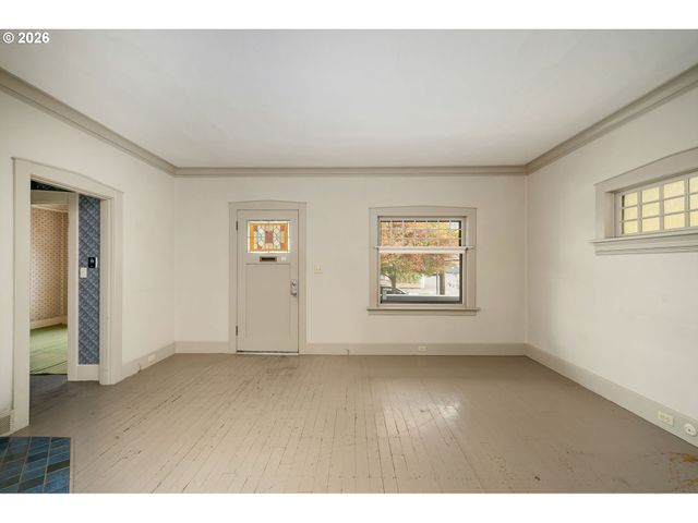 5914 Ne FLANDERS St, Portland, OR 97213